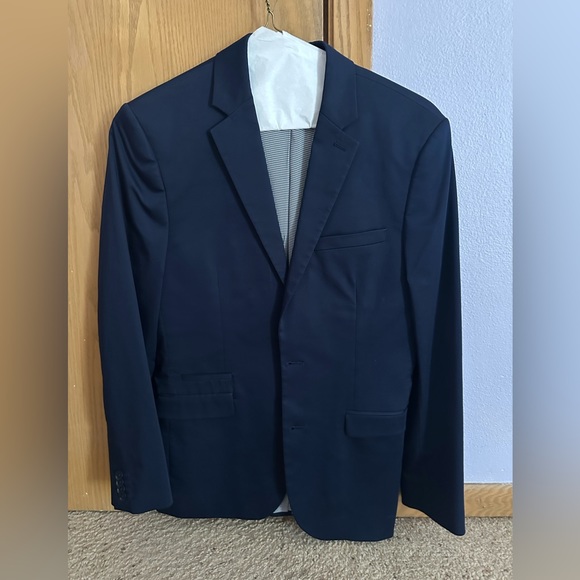 Express Suit - Picture 3 of 3
